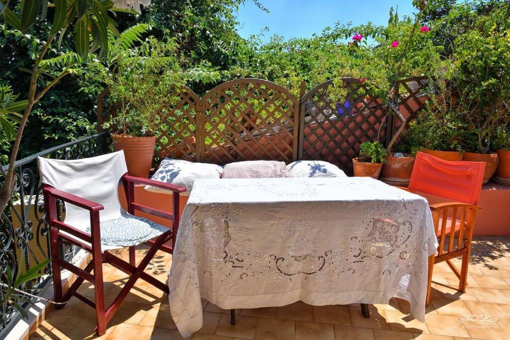 At The Foot Of Acropolis. Villa Athens Luaran gambar